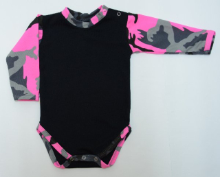 Body s růžovým maskáčem