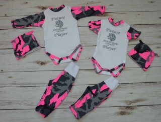 Kojenecké souprava s výšivkami