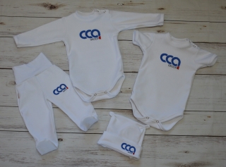 Kojenecká souprava s logem firmy